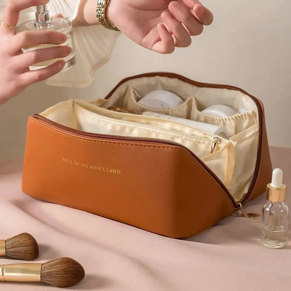 Luxury Makeup Organizer Bag – Travel-Friendly Cosmetic Case